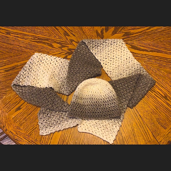 Hand-crocheted women’s winter hat & scarf set - Picture 2 of 7